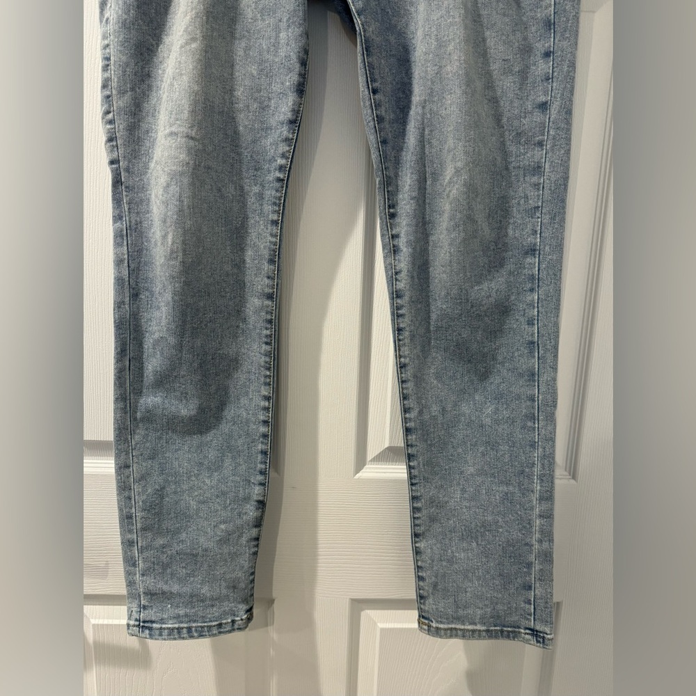 2/$20 Aeropostale Men's Denim Athletic Skinny Jeans - Picture 2 of 6